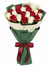 Букет Микс из красных и белых роз в Александрии