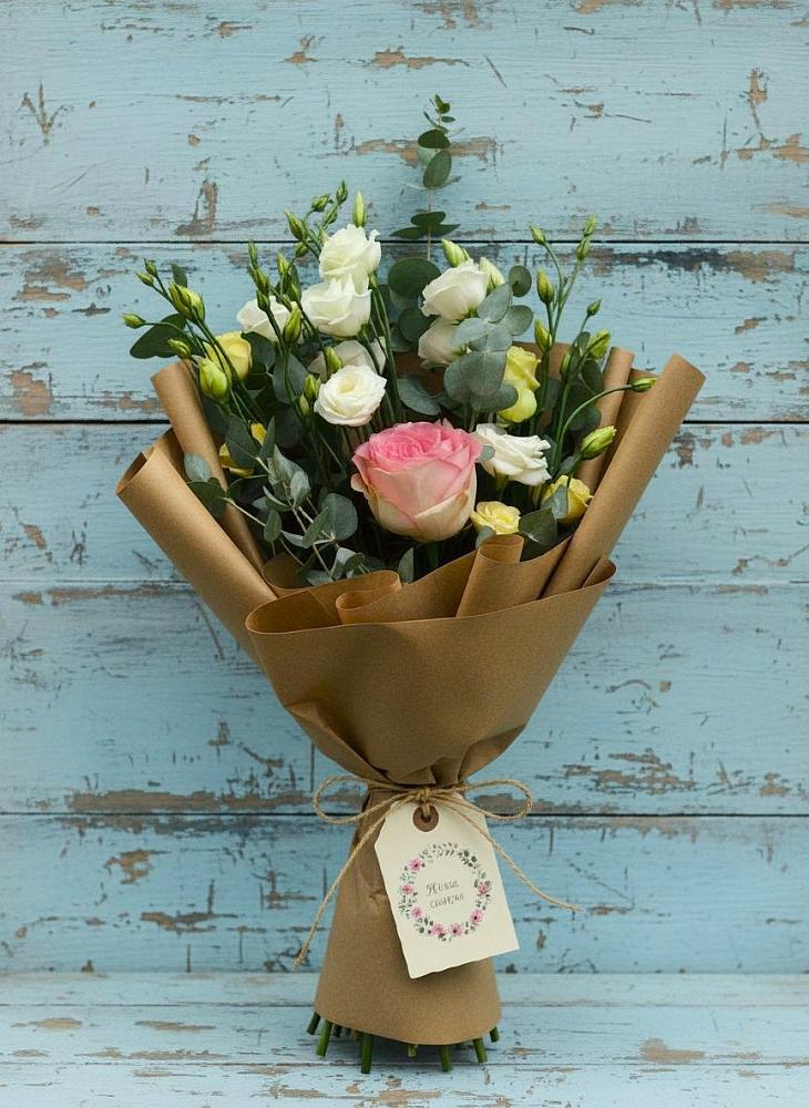 Букет цветов из: Розы и Лизиантусы в Александрии