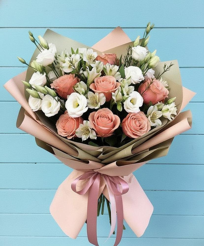 Букет цветов из: Розы, Альстромерии и Лизиантусы в Александрии