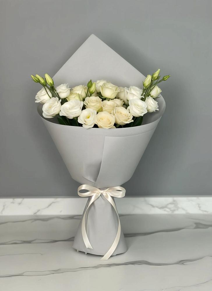 Букет цветов из: Розы и Лизиантусы в Александрии