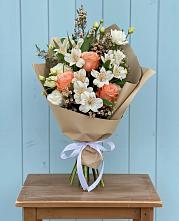 Букет цветов из:  Альстромерии, Лизиантусы, Розы и Хризантемы в Александрии