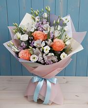 Букет цветов из:  Лизиантусы, Розы, Альстромерии и Гипсофила в Александрии