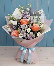 Букет цветов из:  Лизиантусы, Розы, Альстромерии и Гипсофила в Александрии