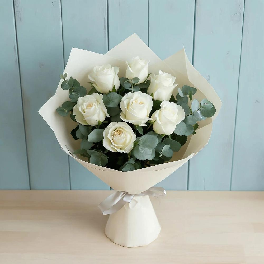 Букет Белые розы в Эвкалипте в Александрии