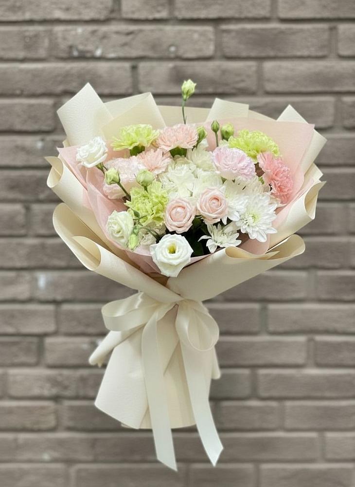 Букет цветов из: Гвоздики, Розы, Лизиантусы и Хризантемы в Александрии