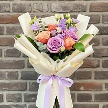 Букет цветов из:  Лизиантусы и Розы в Александрии