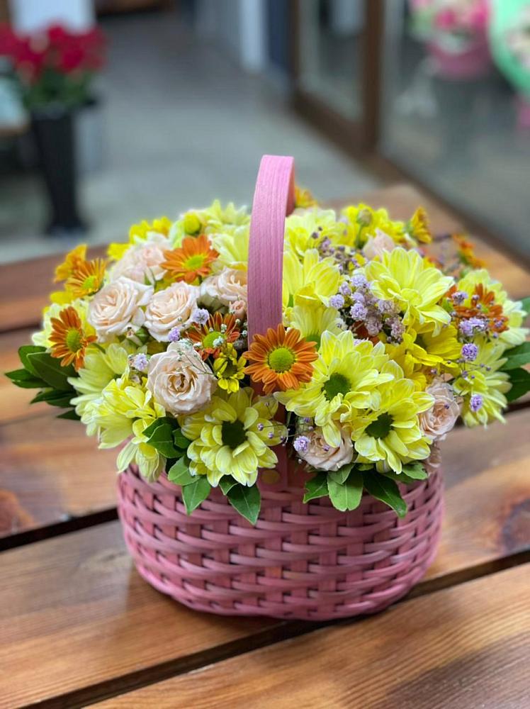 Цветочная композиция из Хризантемы и Розы в корзине в Александрии