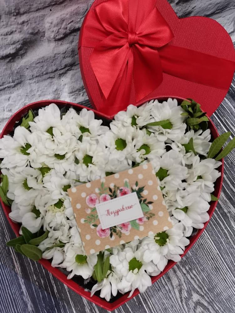 Цветочная композиция из Хризантемы в виде сердца в Александрии