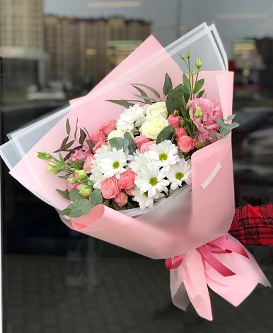 Букет цветов из: Розы, Лизиантусы и Хризантемы в Александрии