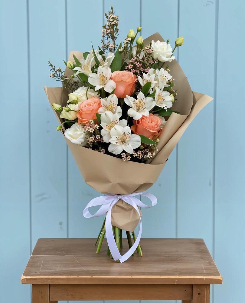 Букет цветов из: Альстромерии, Лизиантусы, Розы и Хризантемы в Александрии