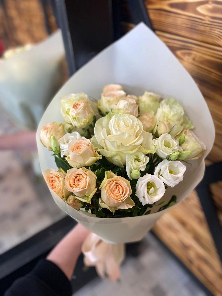 Букет цветов из: Розы и Лизиантусы в Александрии