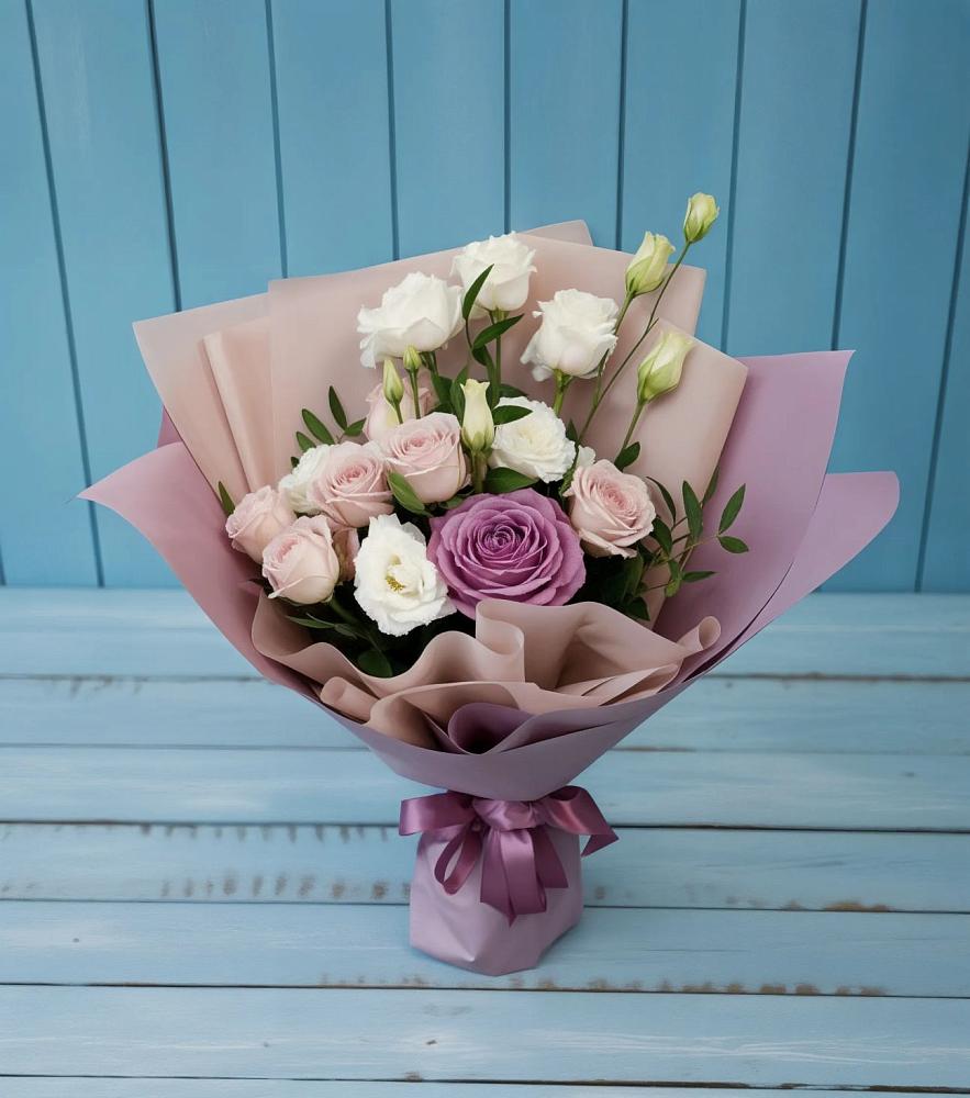 Букет цветов из: Розы и Лизиантусы в Александрии